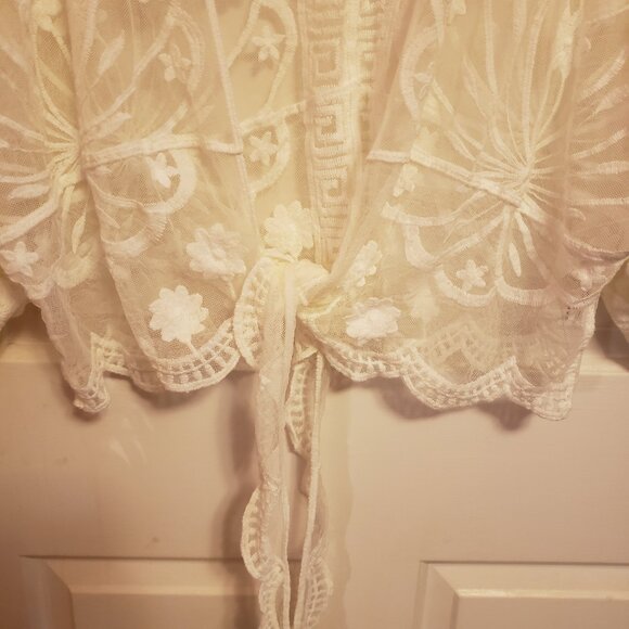 LACE WRAP - Picture 7 of 7